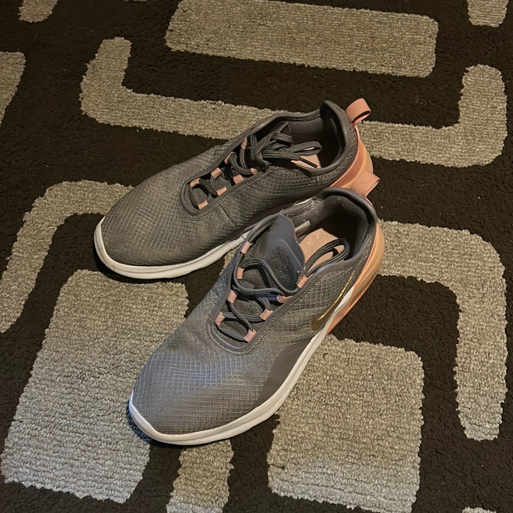 Air Max worn a few times still in excellent condition for price well taken care